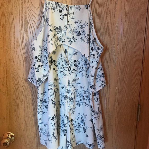 Lush Romper - Picture 2 of 2